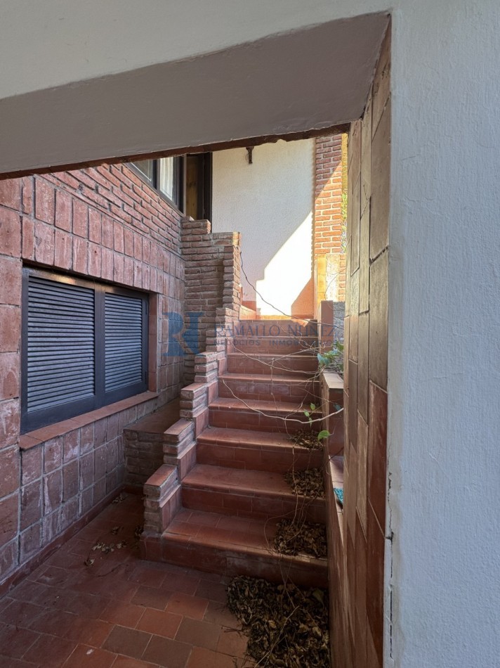 Chalet de 6 Amb. desarrollado en 3 Niveles - Zona Punta Mogotes